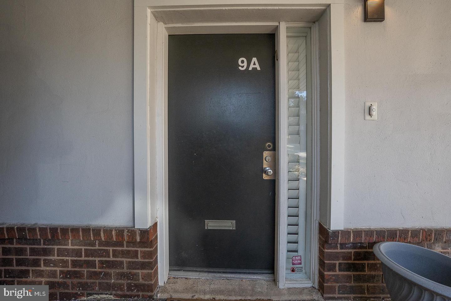 1730 Oakwood Ter #9-a Property Photo 4