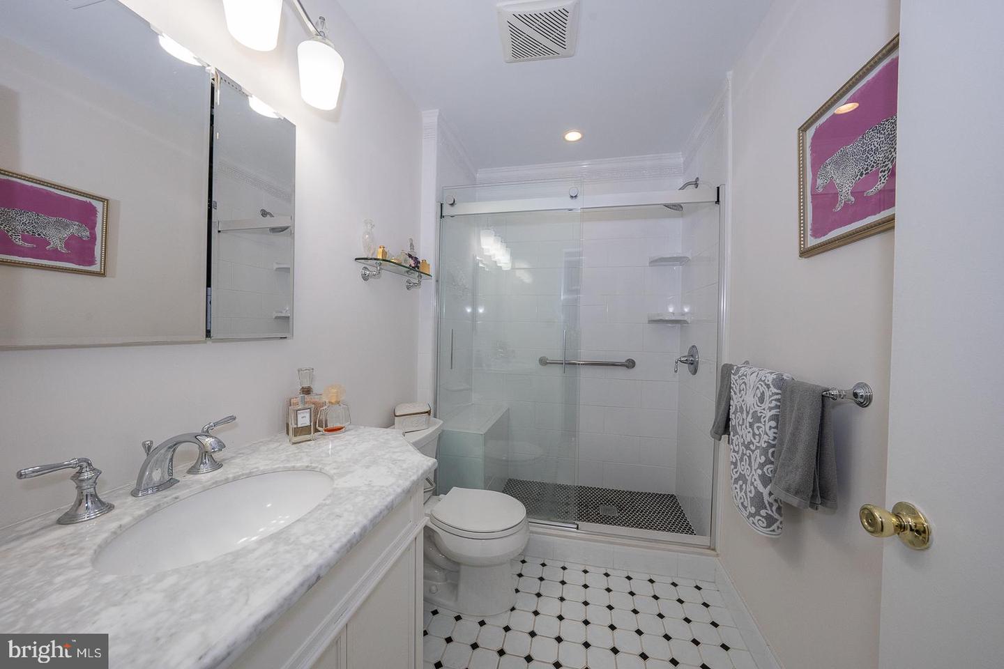 1730 Oakwood Ter #9-a Property Photo 8