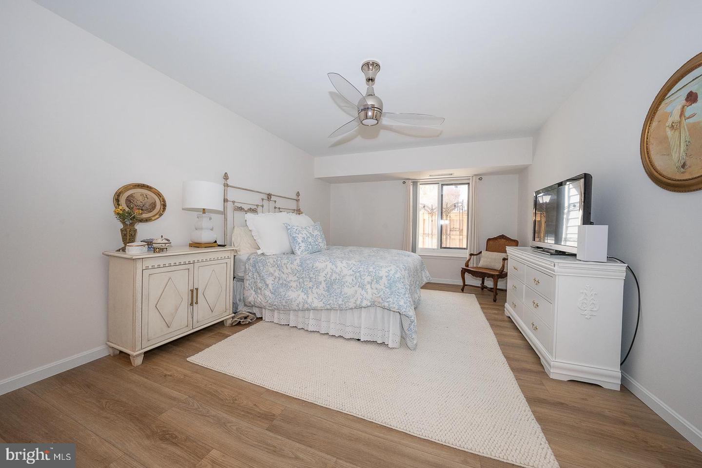 1730 Oakwood Ter #9-a Property Photo 9