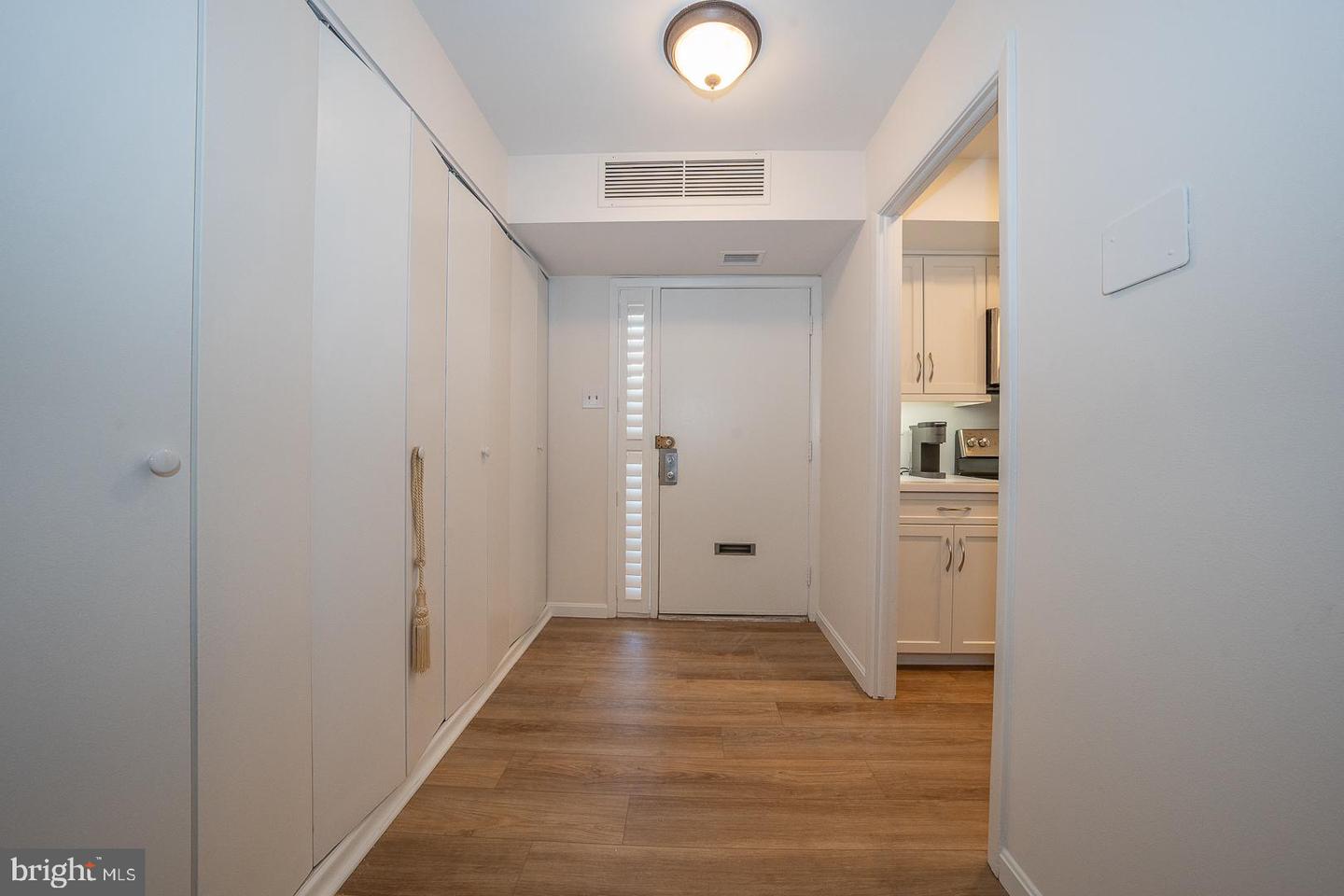 1730 Oakwood Ter #9-a Property Photo 11