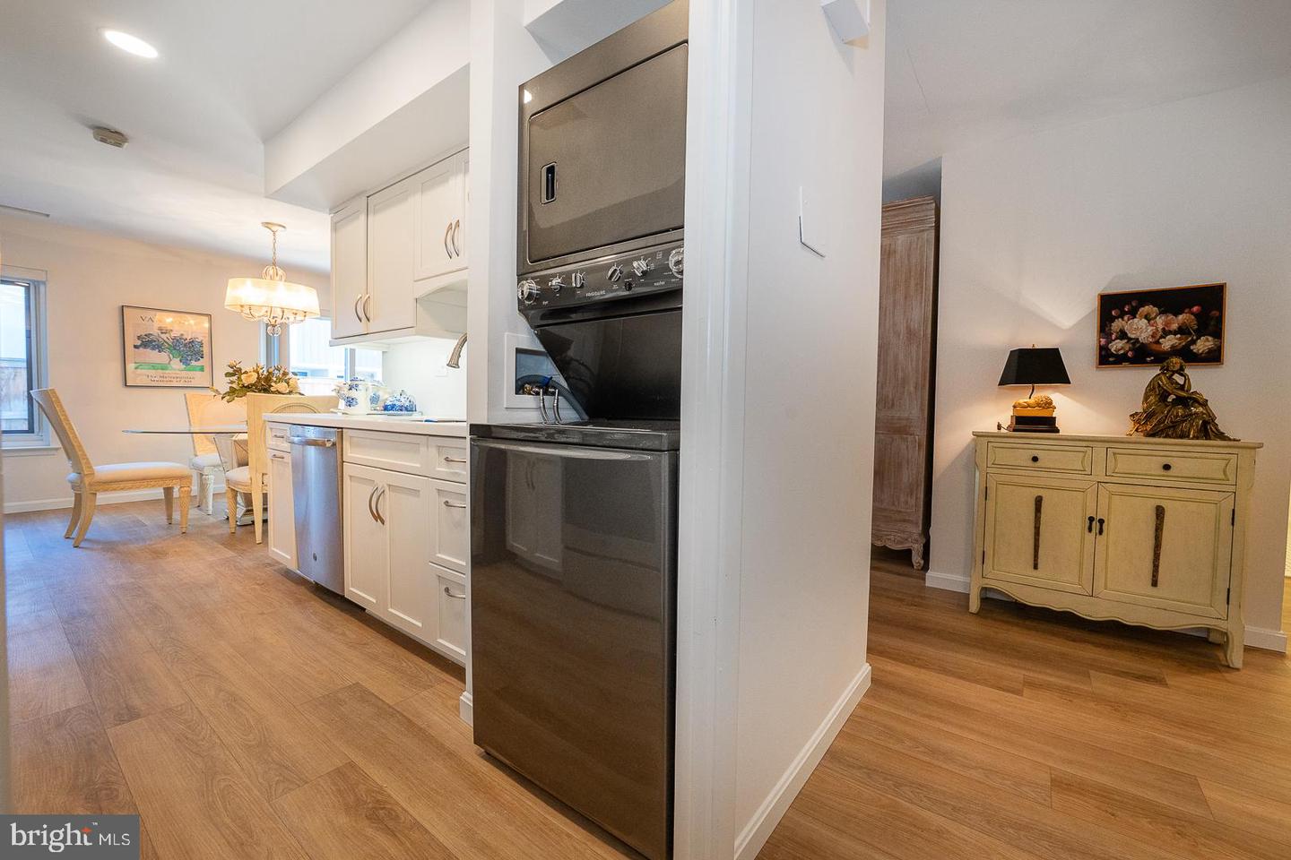 1730 Oakwood Ter #9-a Property Photo 13