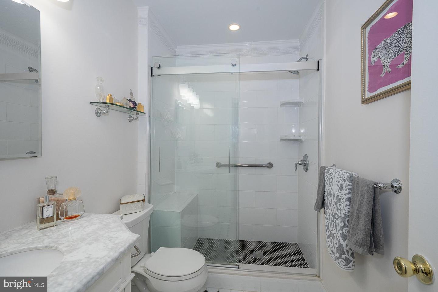 1730 Oakwood Ter #9-a Property Photo 16