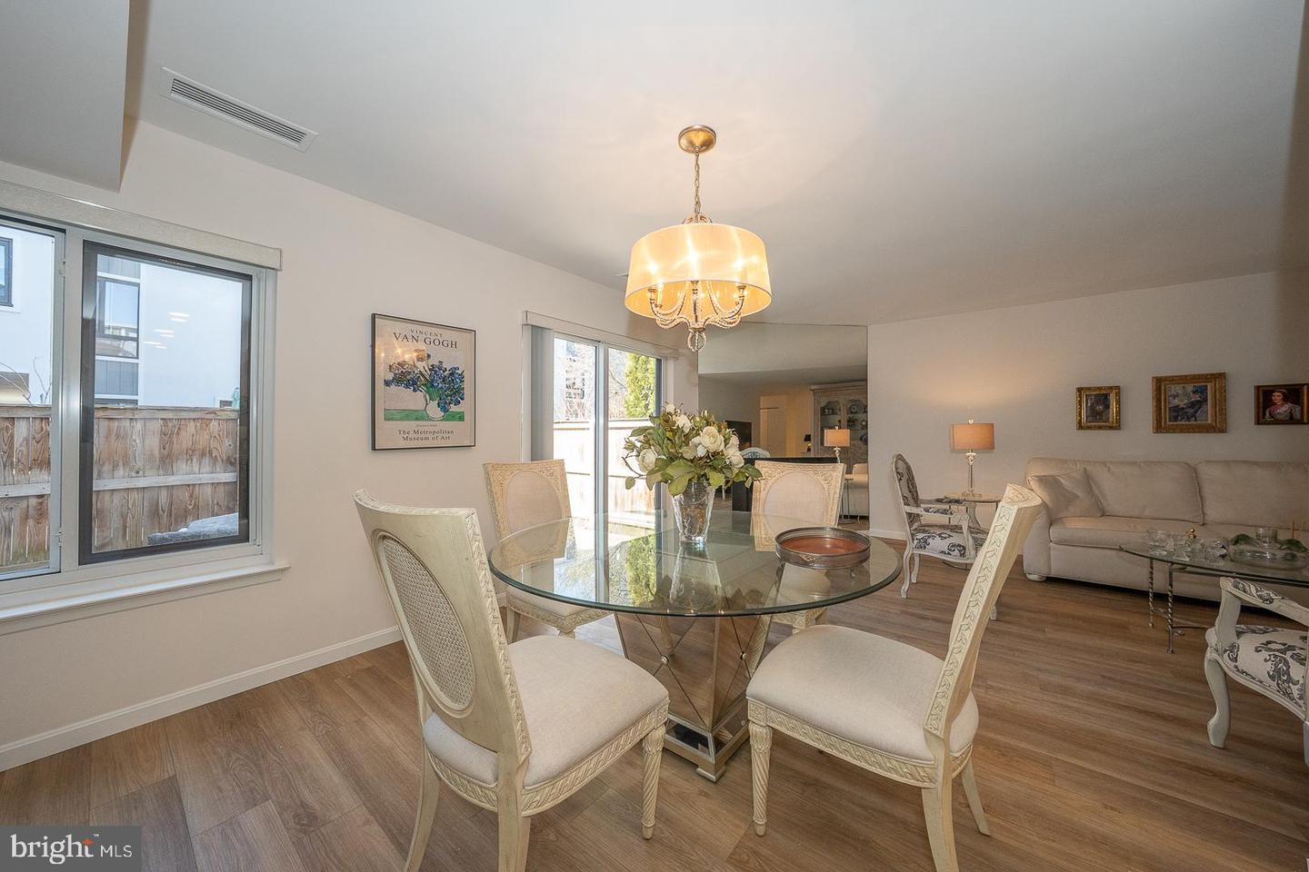 1730 Oakwood Ter #9-a Property Photo 20