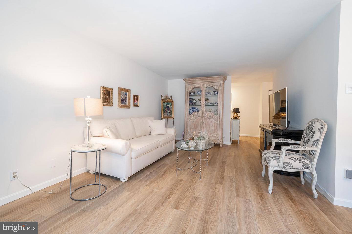 1730 Oakwood Ter #9-a Property Photo 24