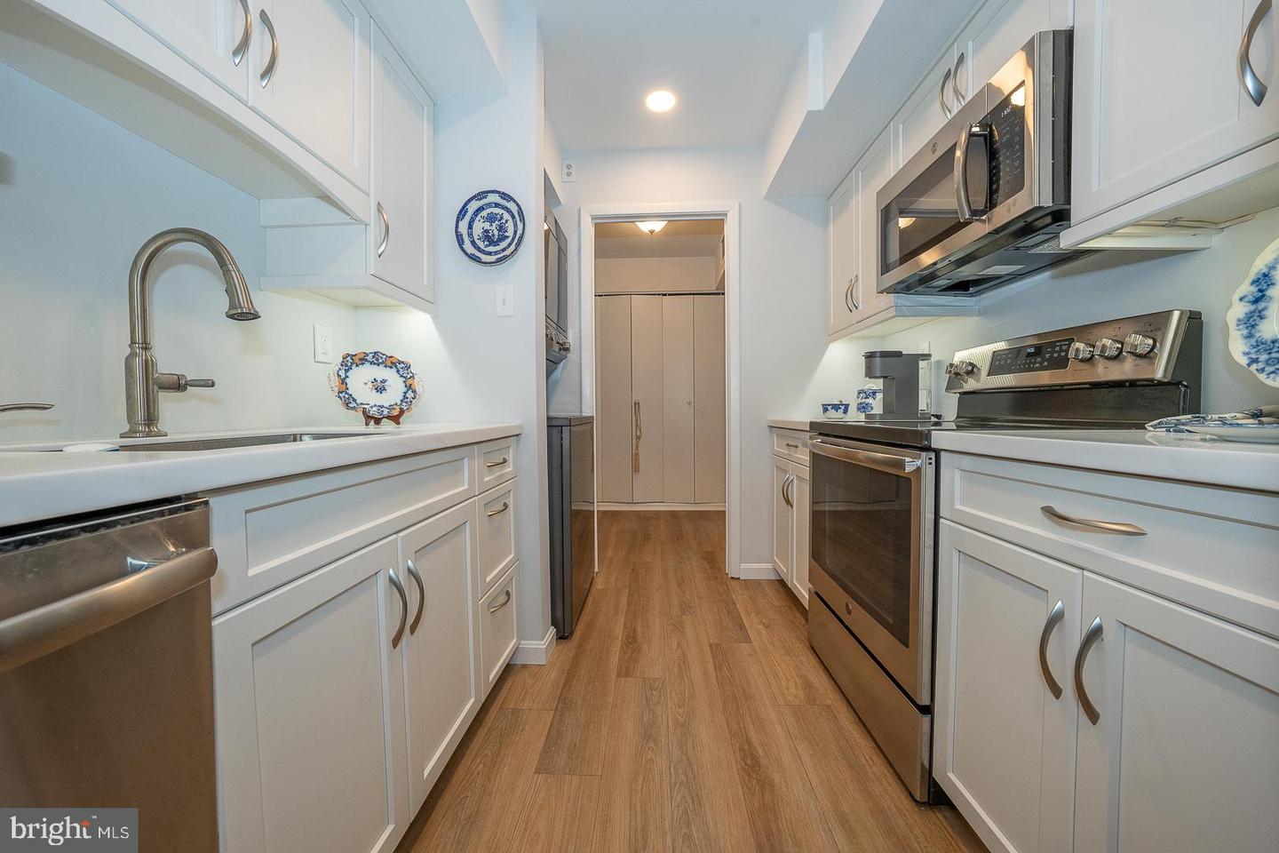 1730 Oakwood Ter #9-a Property Photo 25
