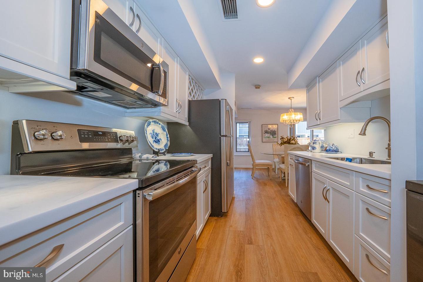 1730 Oakwood Ter #9-a Property Photo 26