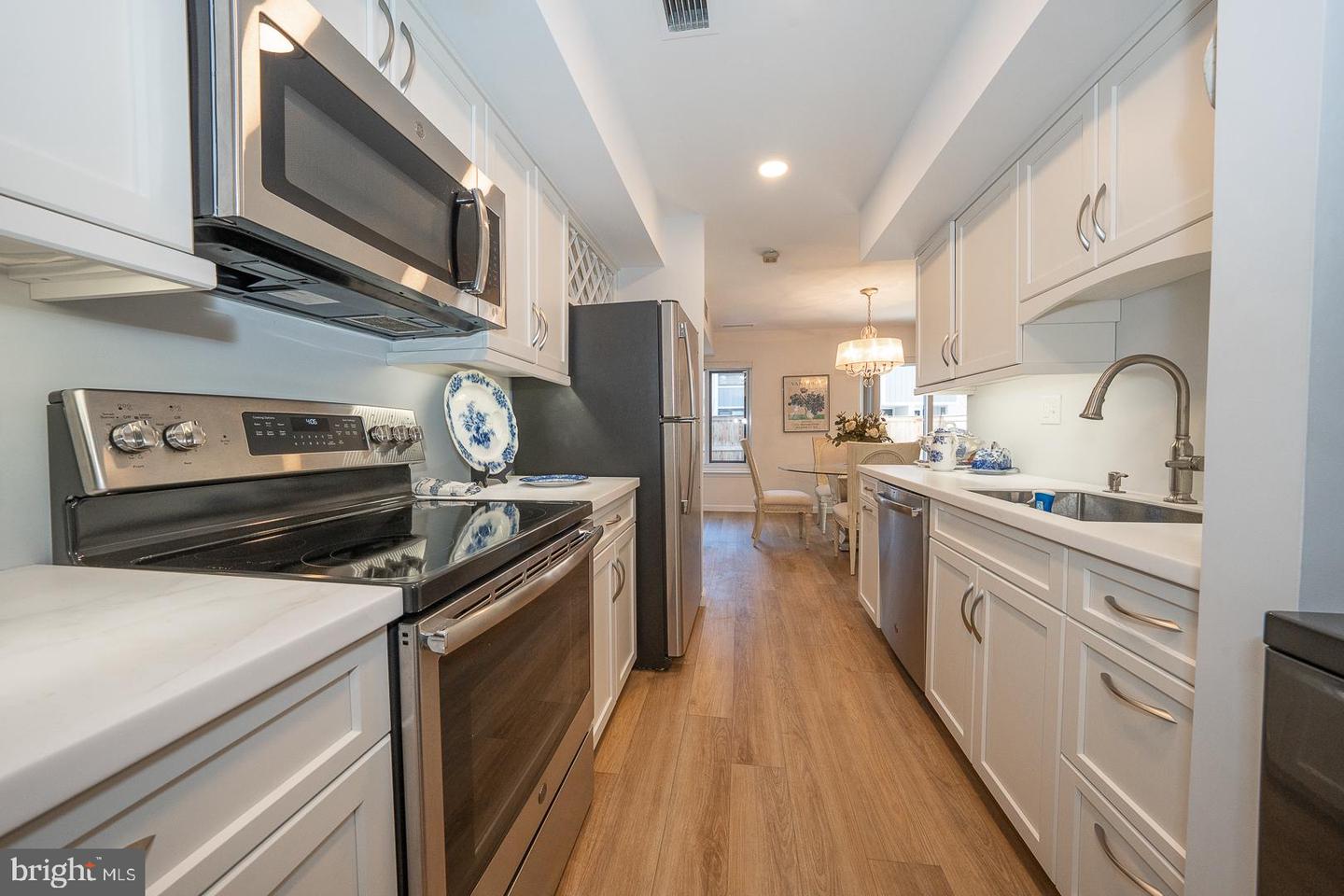 1730 Oakwood Ter #9-a Property Photo 28