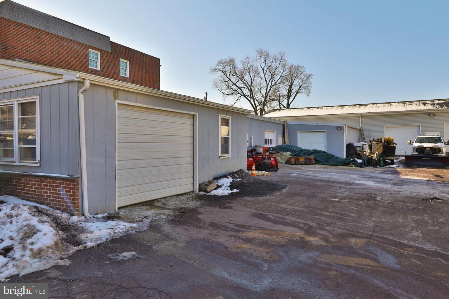 420 W Poplar St Property Photo 8