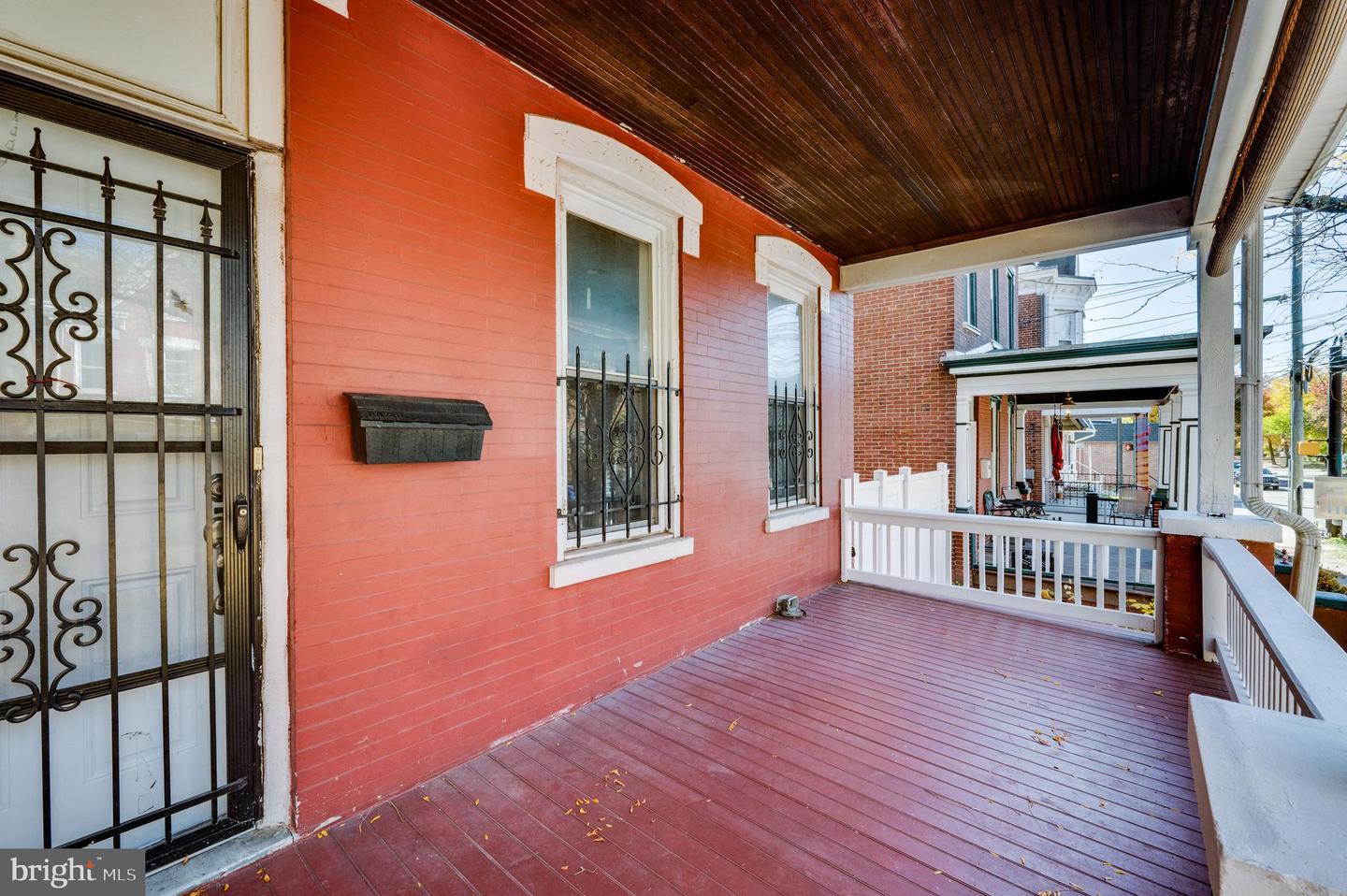 460 N Charlotte St Property Photo 2