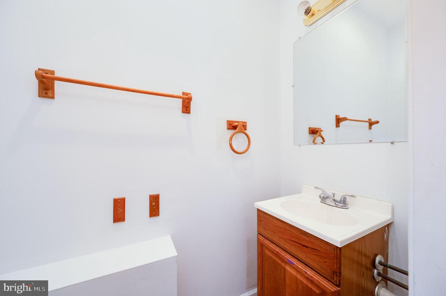 460 N Charlotte St Property Photo 5