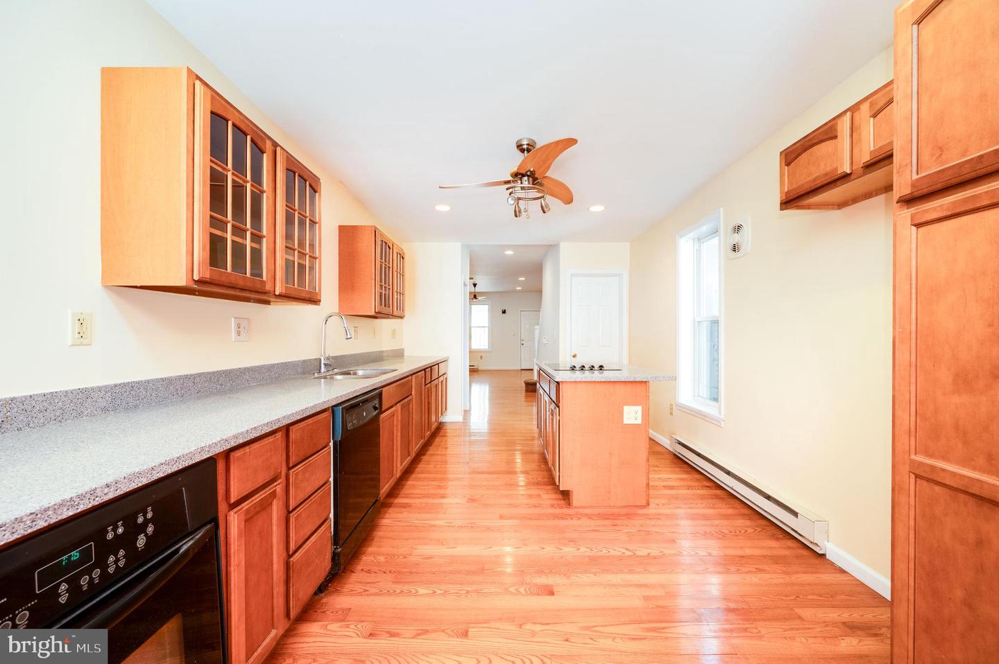 460 N Charlotte St Property Photo 11