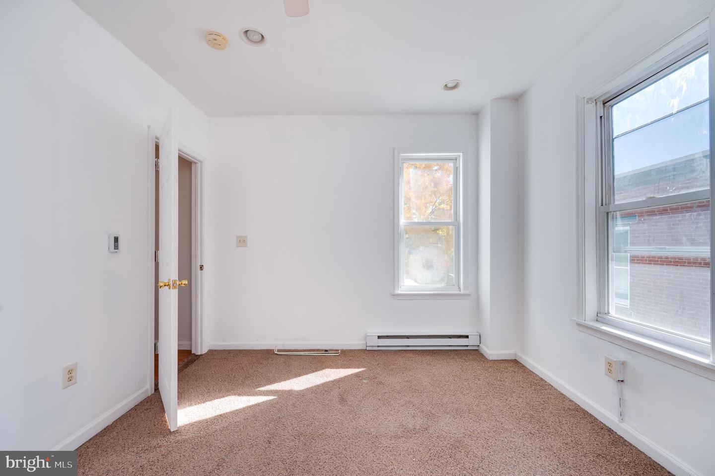 460 N Charlotte St Property Photo 19