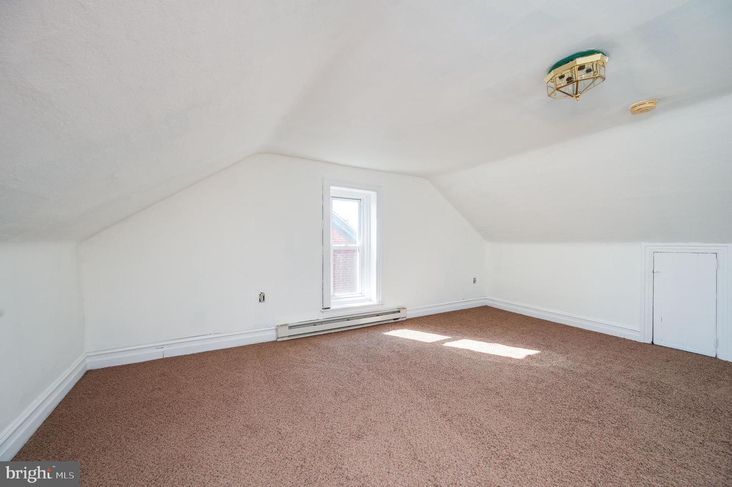460 N Charlotte St Property Photo 24