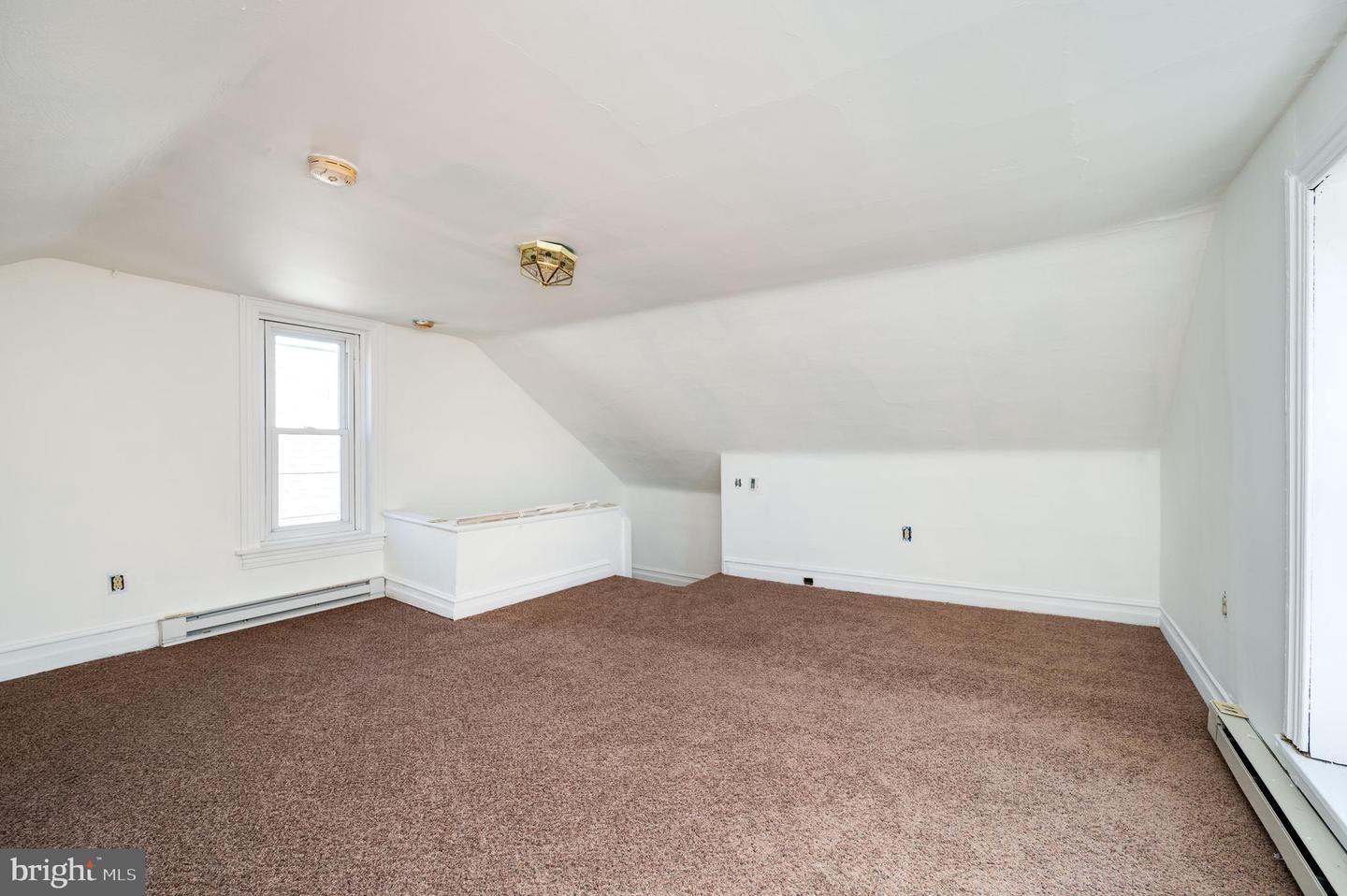 460 N Charlotte St Property Photo 28