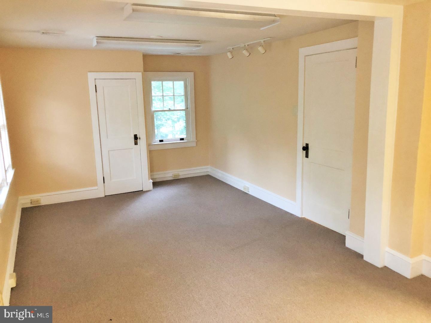 160 Rahns Rd Property Photo 4