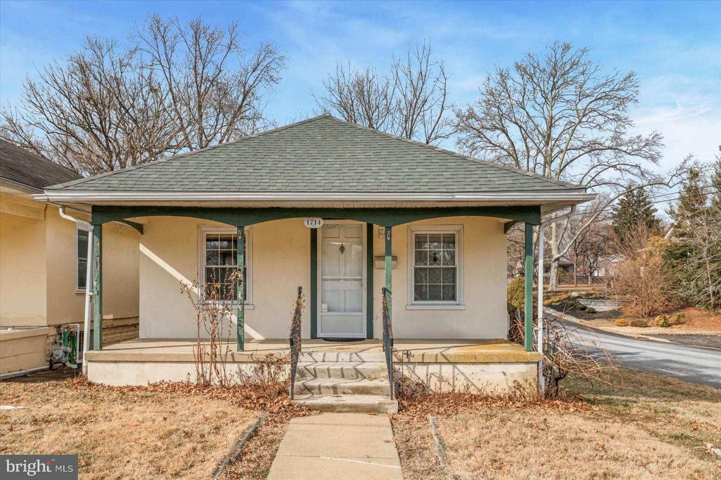 1714 Willow Ave Property Photo 1