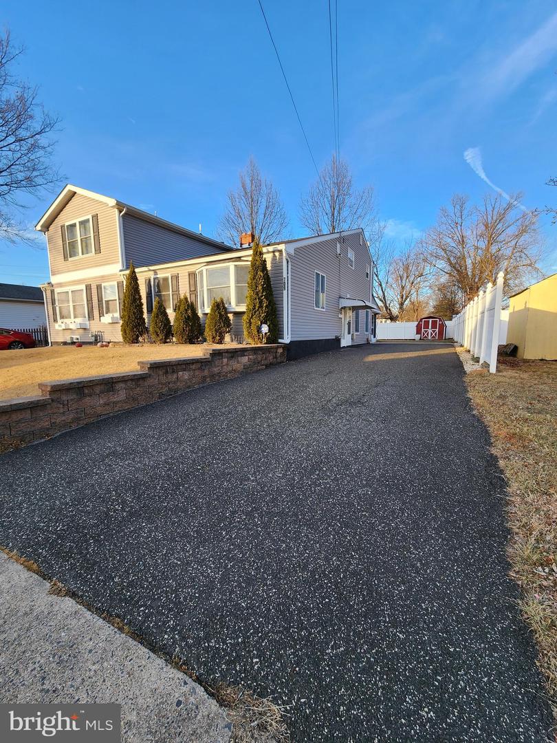 709 Webster St Property Photo