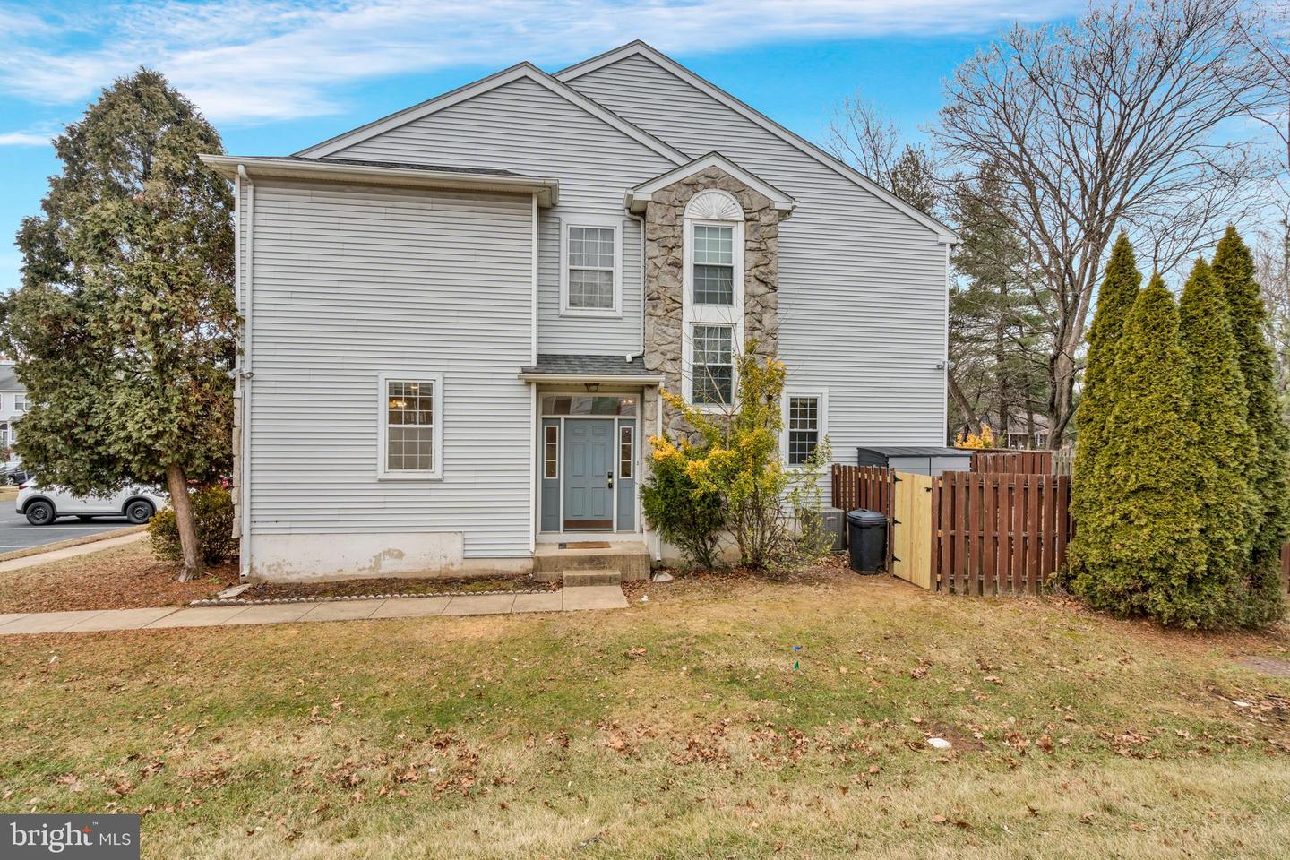 100 Spruce Ln Property Photo