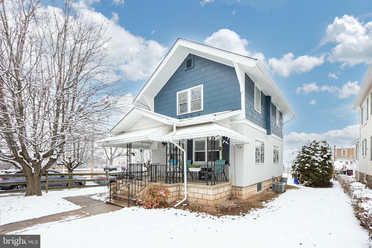 131 W 9th St Property Photo