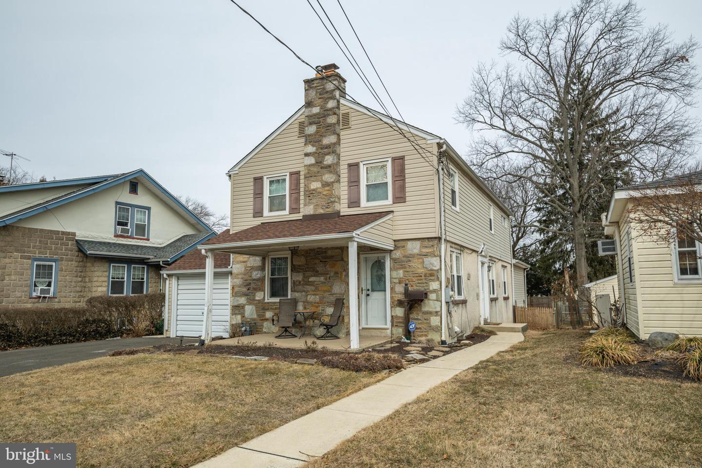 2075 Maplewood Ave Property Photo
