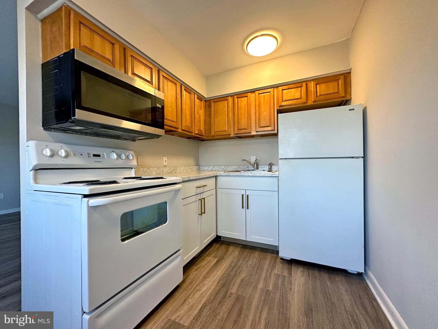 350 N York Rd #b18 Property Photo 2