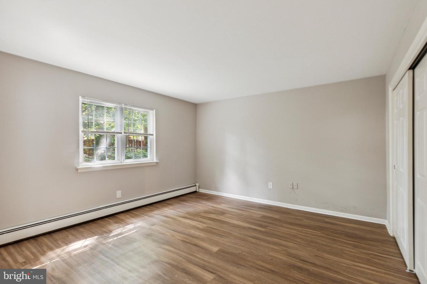350 N York Rd #b18 Property Photo 4