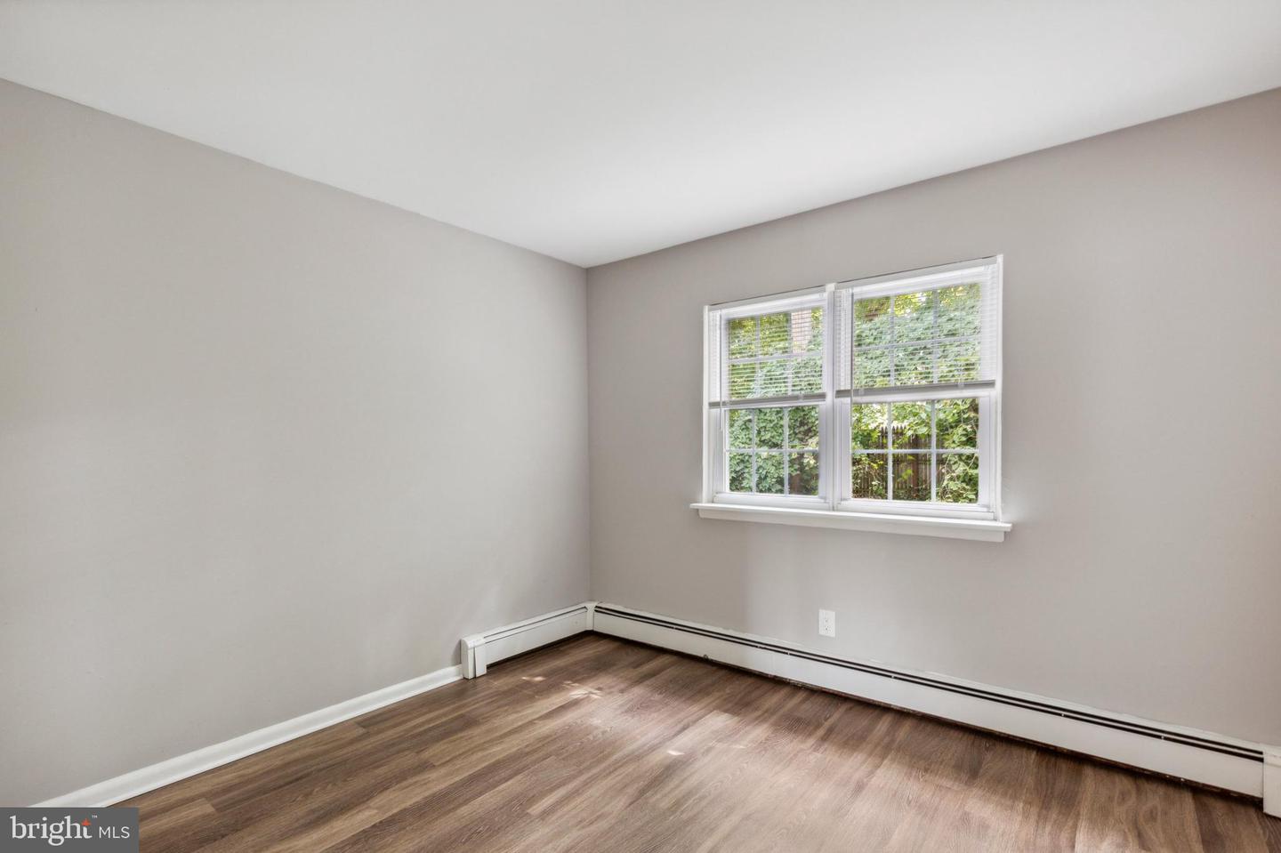 350 N York Rd #b18 Property Photo 5