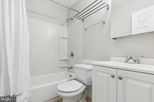 350 N York Rd #b18 Property Photo 6