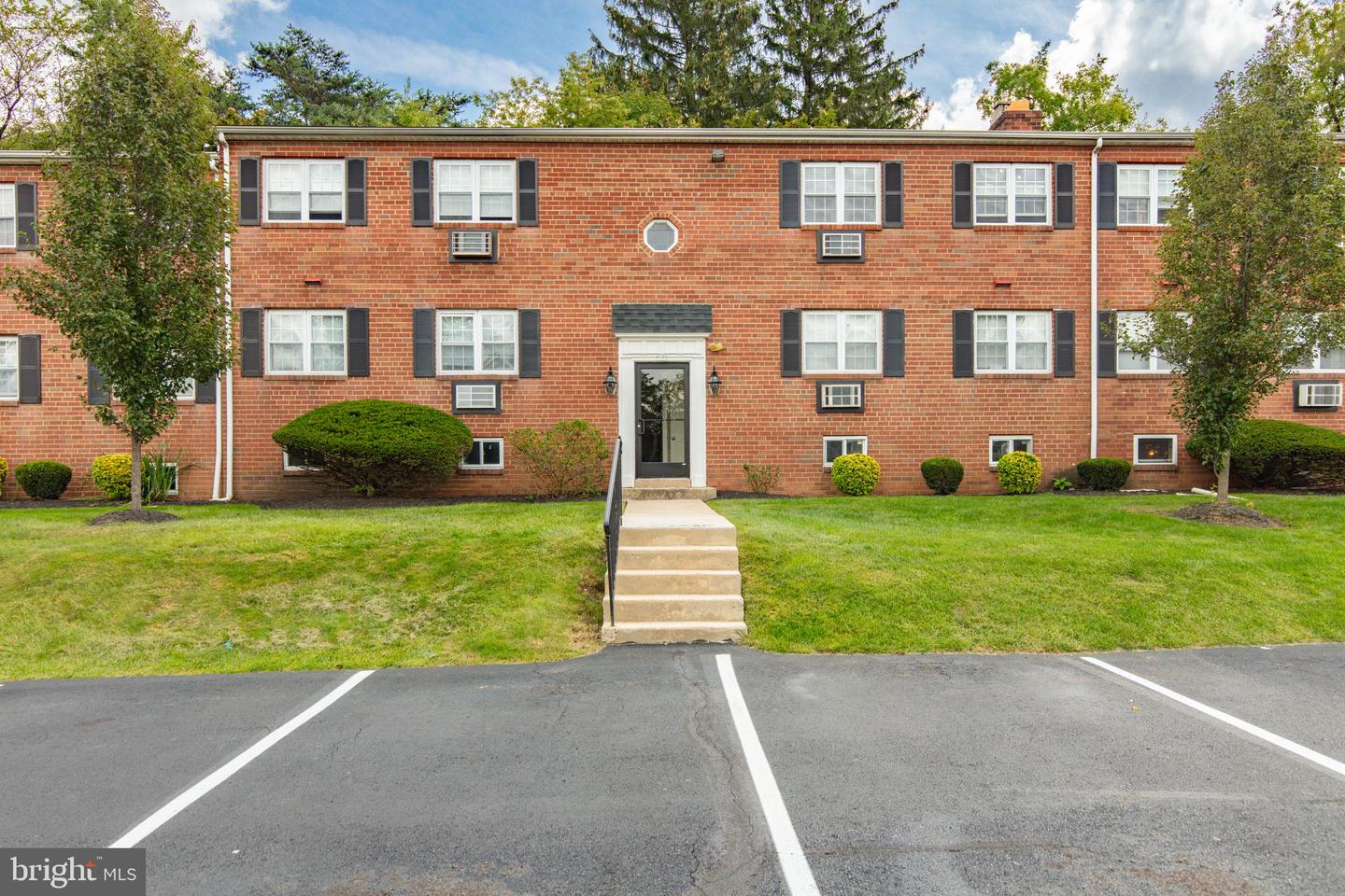 350 N York Rd #b18 Property Photo 7