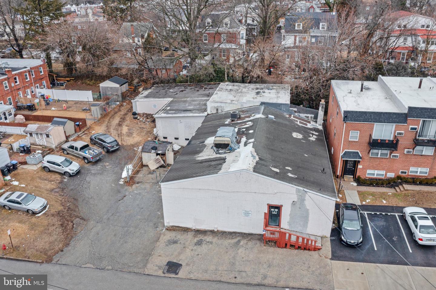 321 W Poplar St Property Photo 1