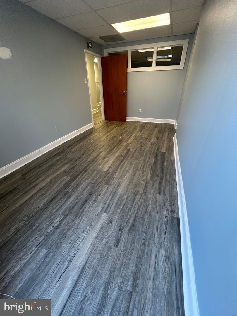 4 S Easton Rd Property Photo 6