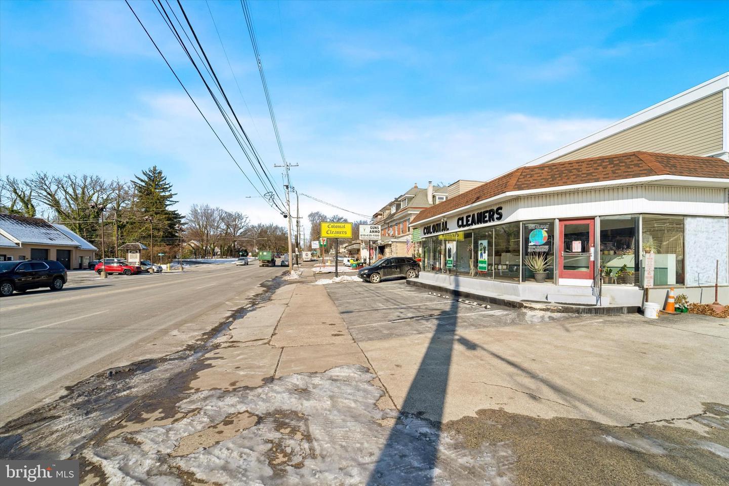 1445 W Main St Property Photo 4
