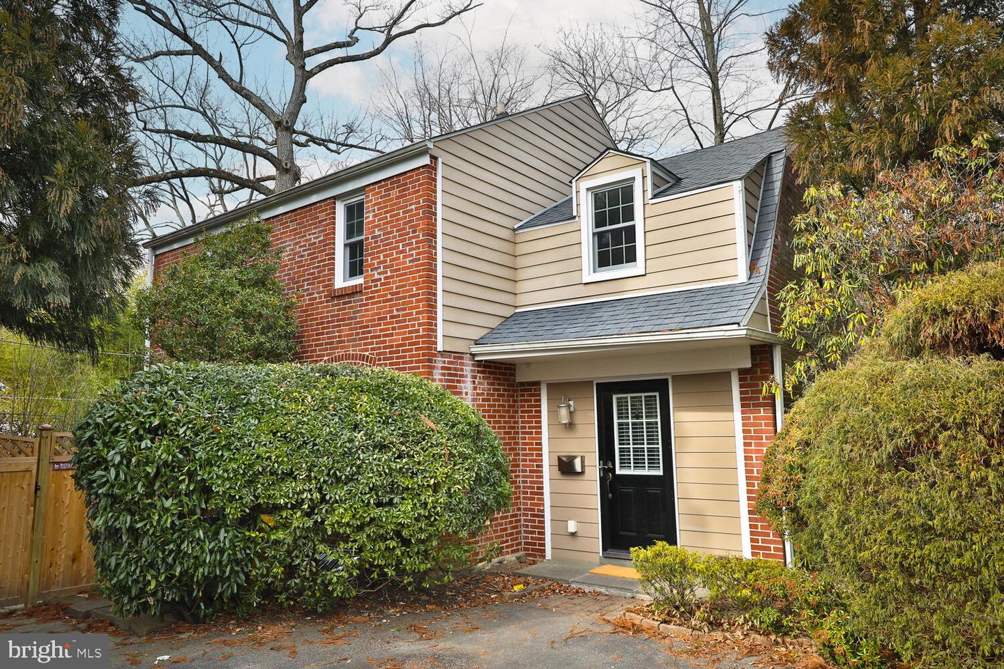 408 E Wynnewood Rd Property Photo