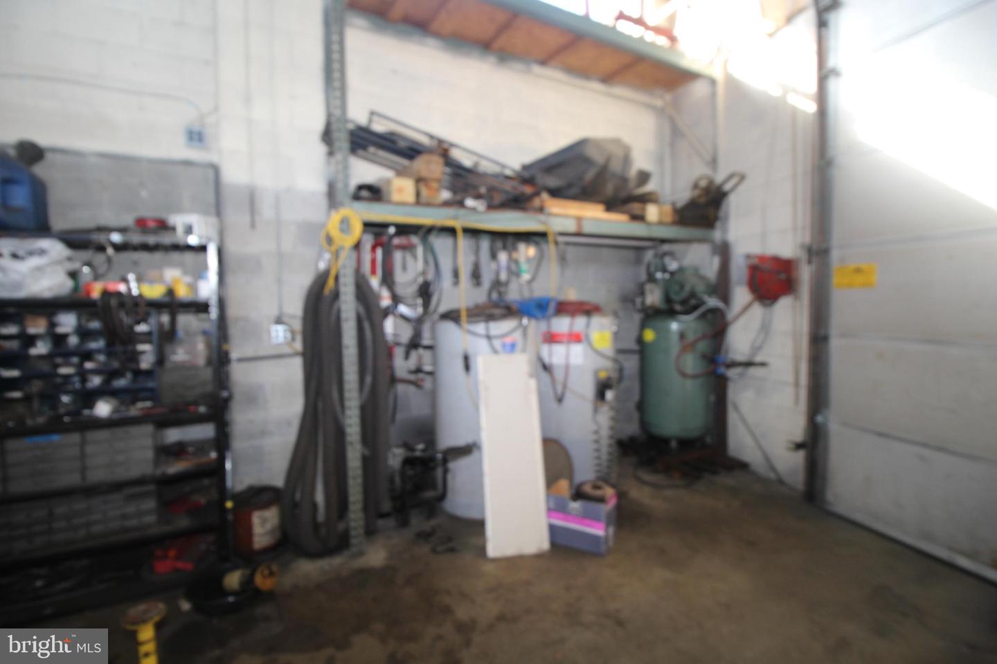 2537 Wyandotte Rd Property Photo 21