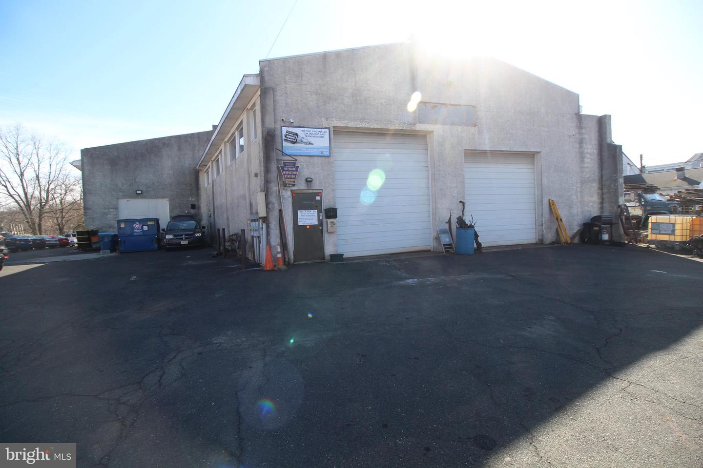 2537 WYANDOTTE RD Property Photo 1