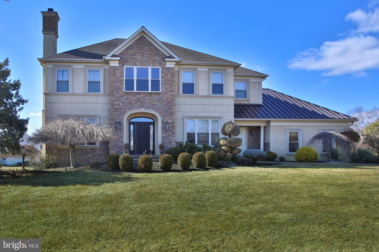 214 Sutter Ln Property Photo 1