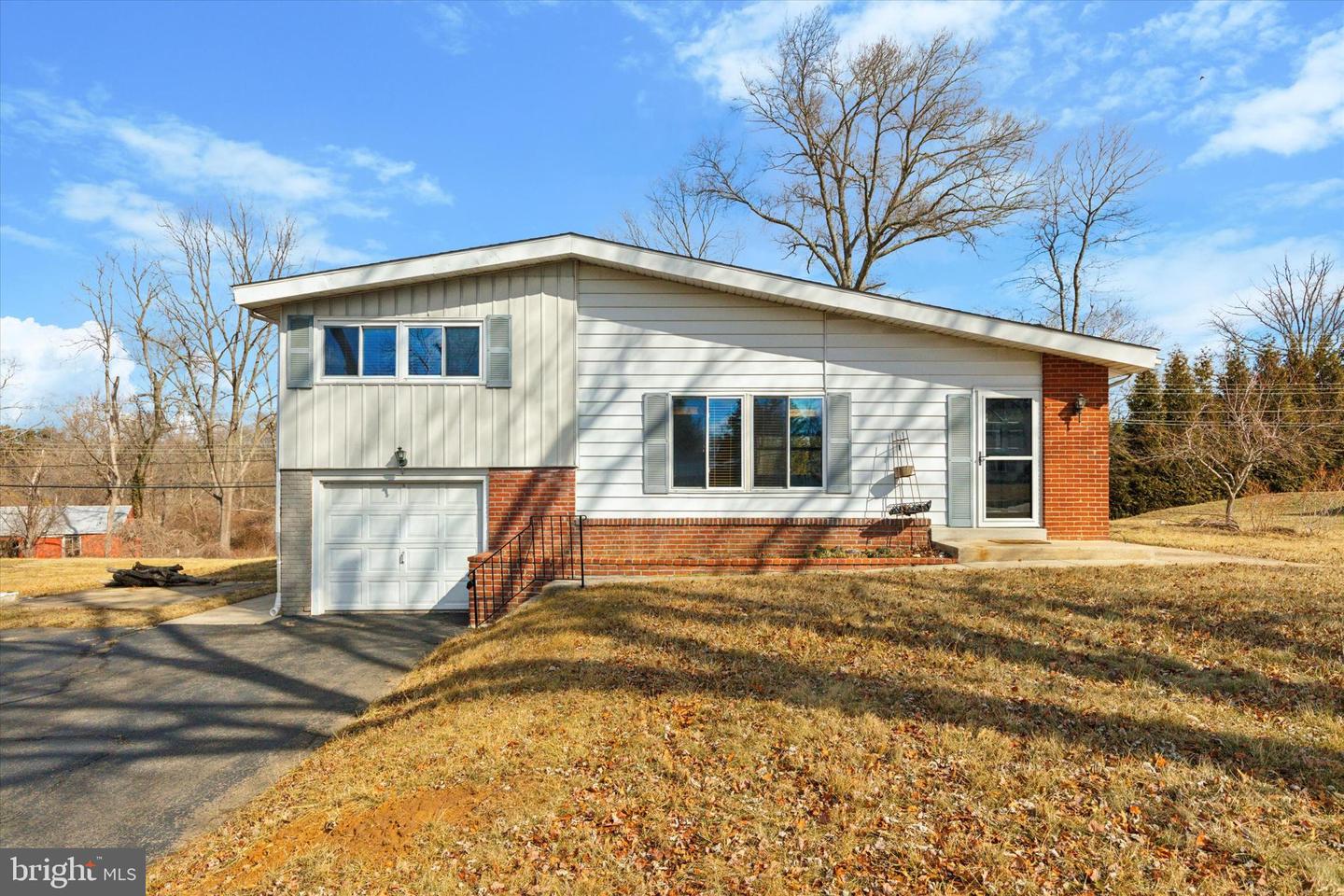 1633 Pulaski Dr Property Photo