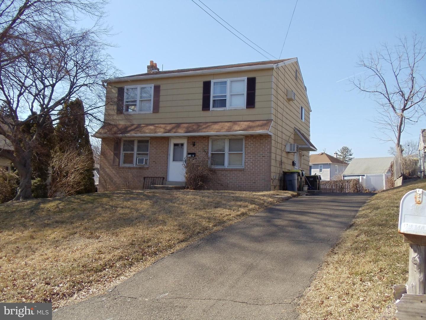 710 N York Rd Property Photo