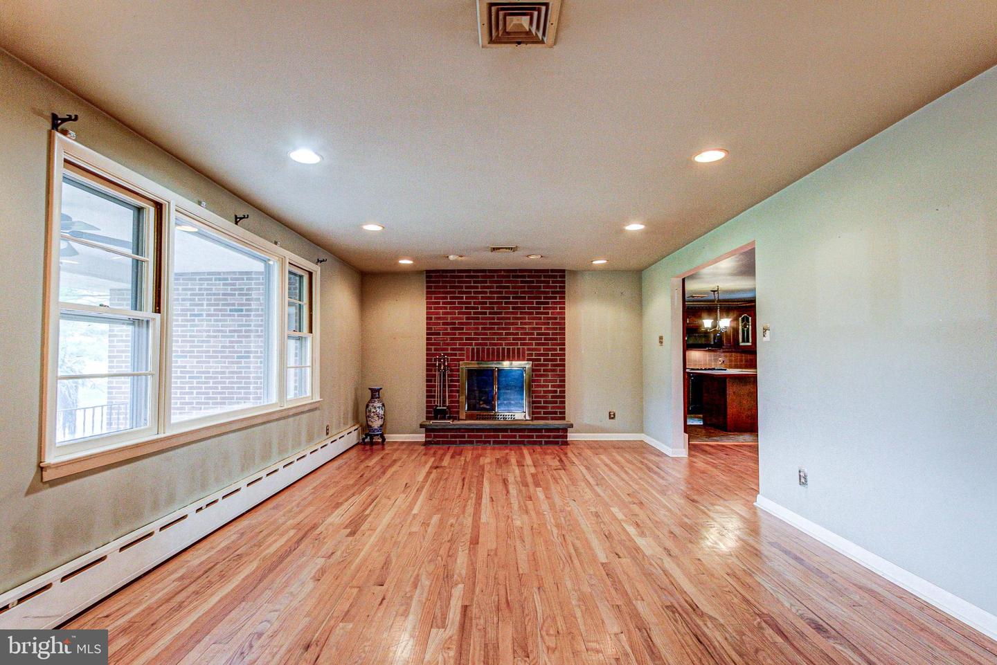 1210 Bridle Path Dr Property Photo 6