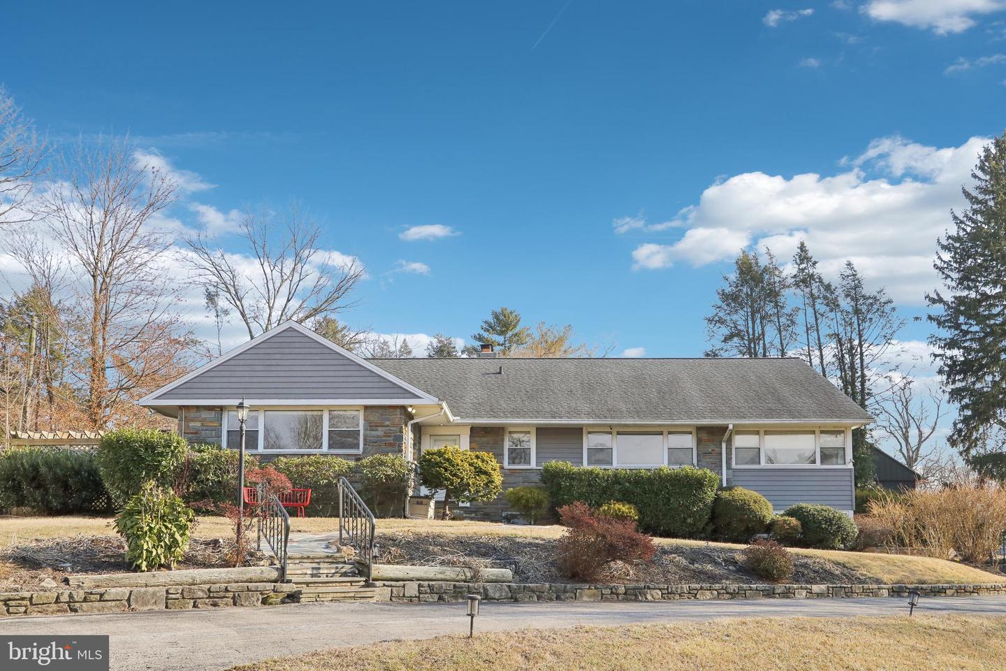 468 N Highland Ave Property Photo