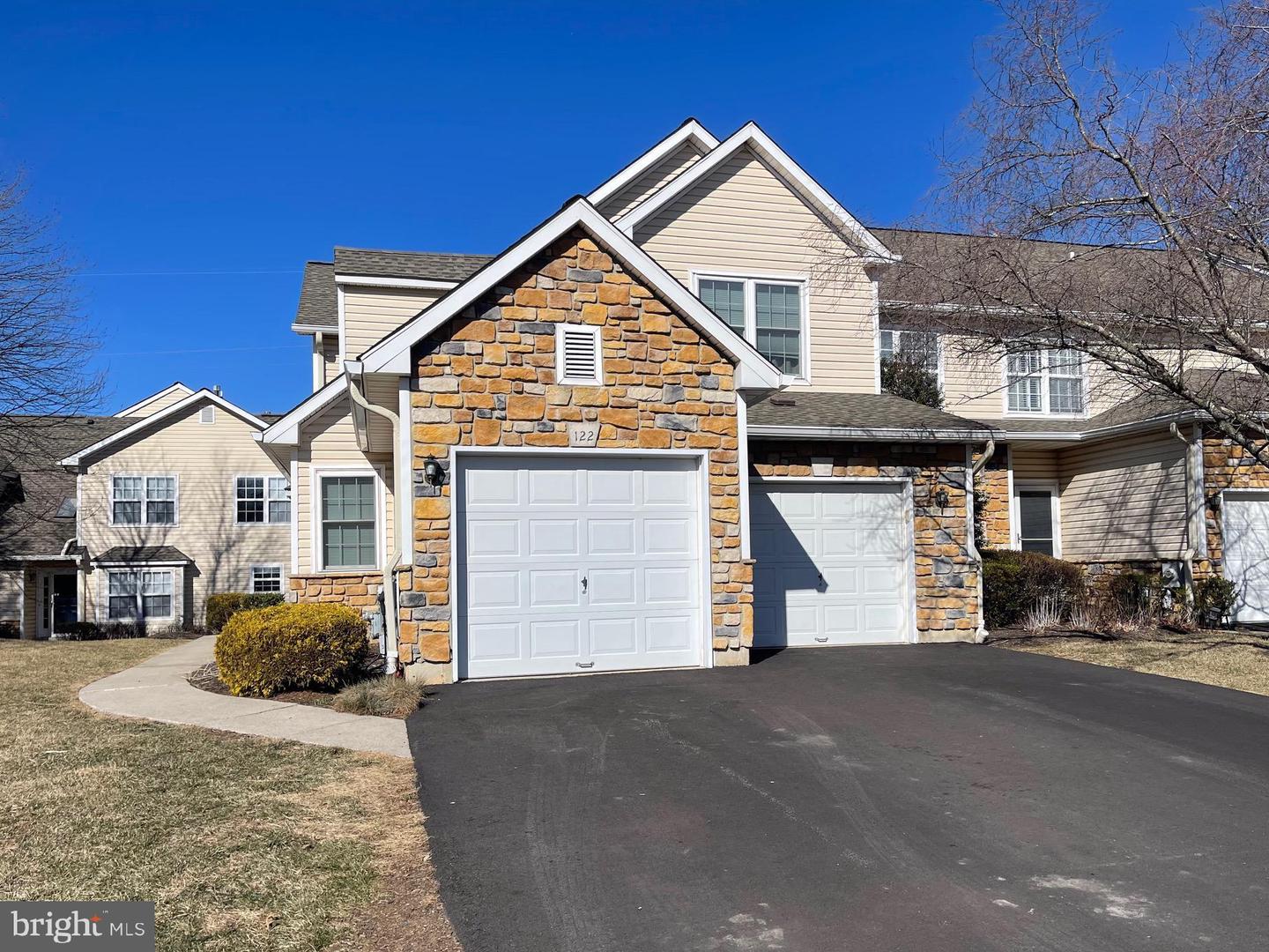 122 Shoal Creek Dr Property Photo