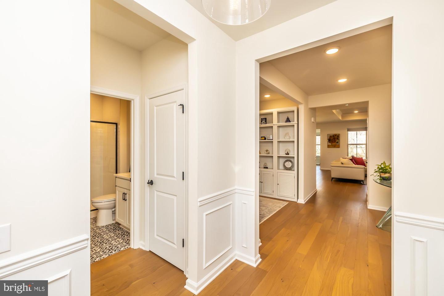 1058 Hill St Property Photo 3