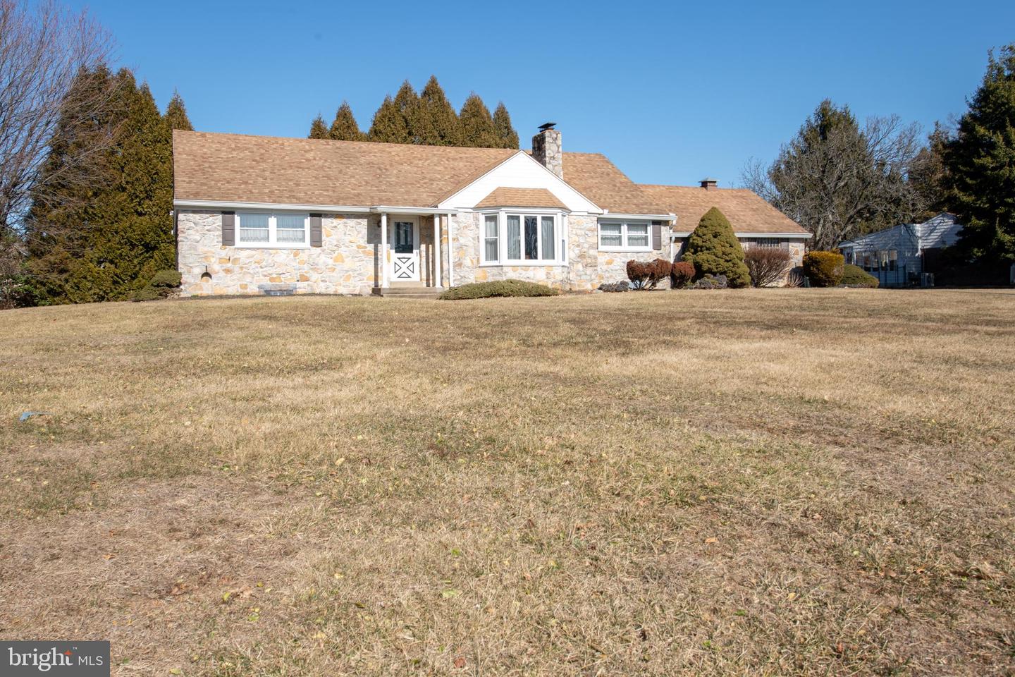 2052 Clinton Rd Property Photo