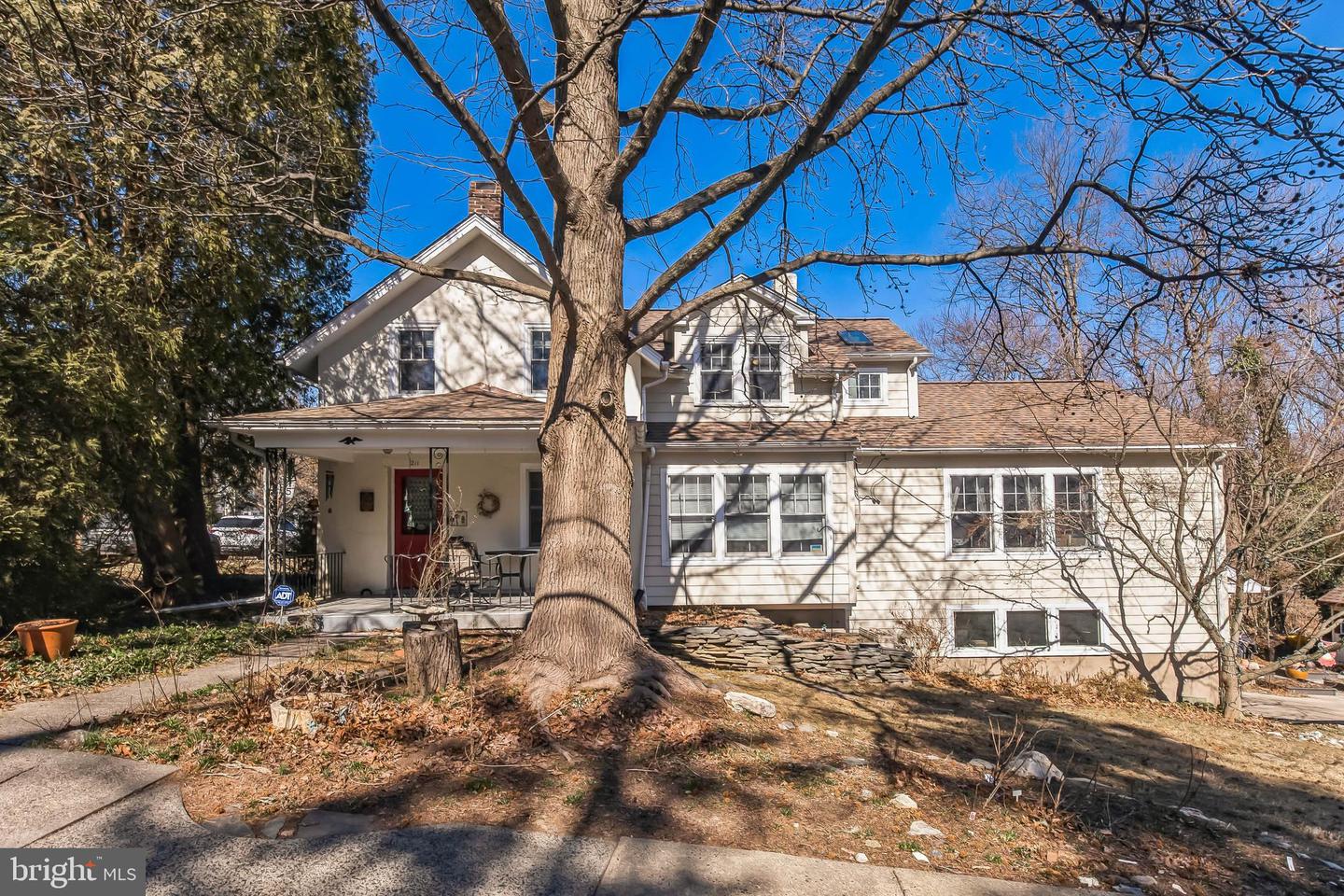 211 W Waverly Rd Property Photo