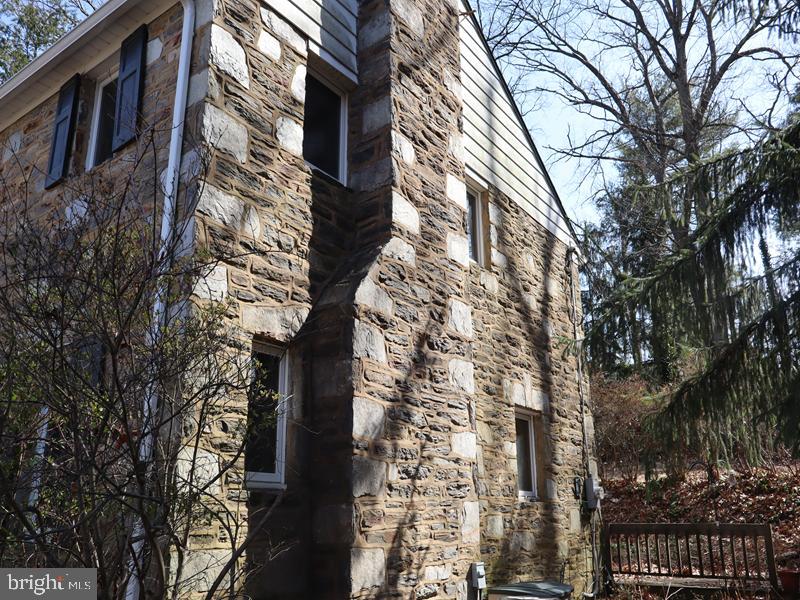 529 Waln Rd Property Photo 4