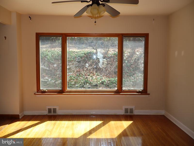 529 Waln Rd Property Photo 8