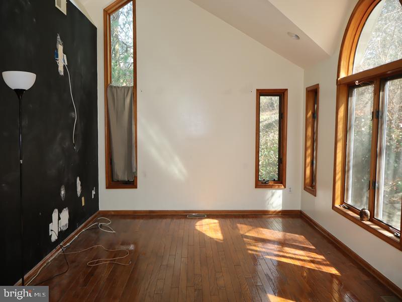 529 Waln Rd Property Photo 9