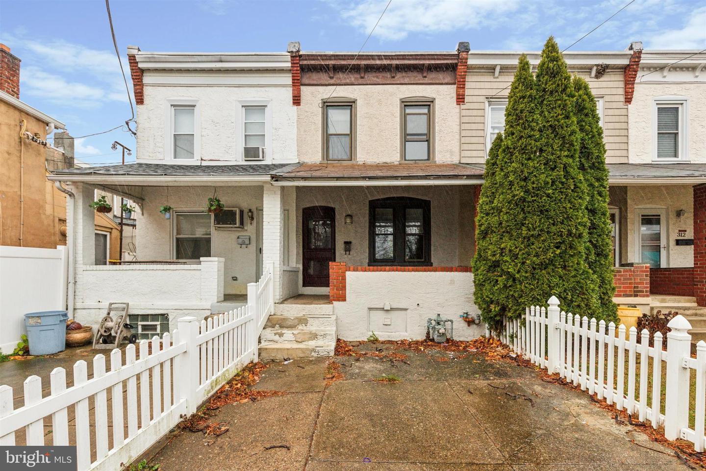 308 Iona Ave Property Photo