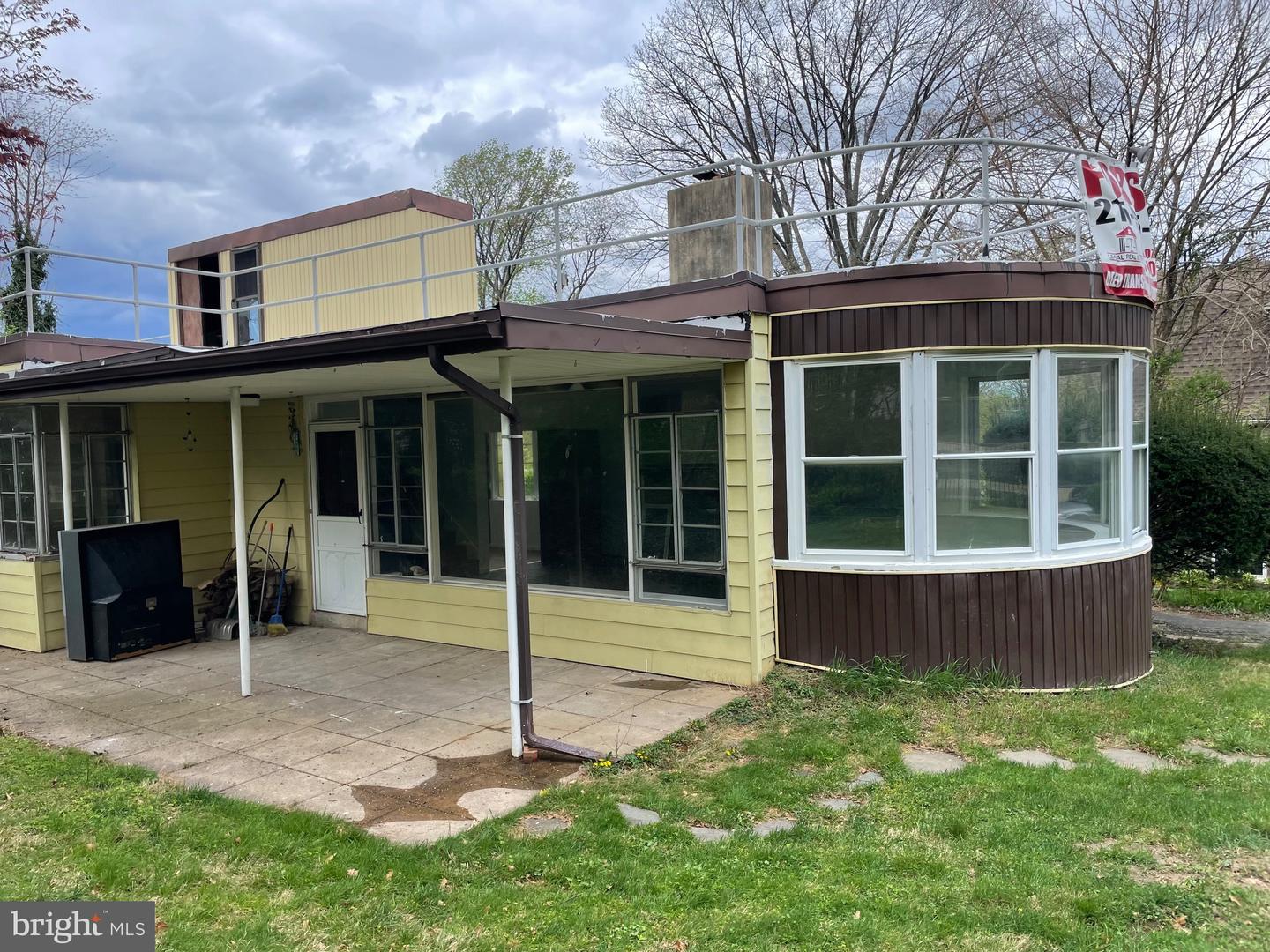 119 Robbins Ave Property Photo