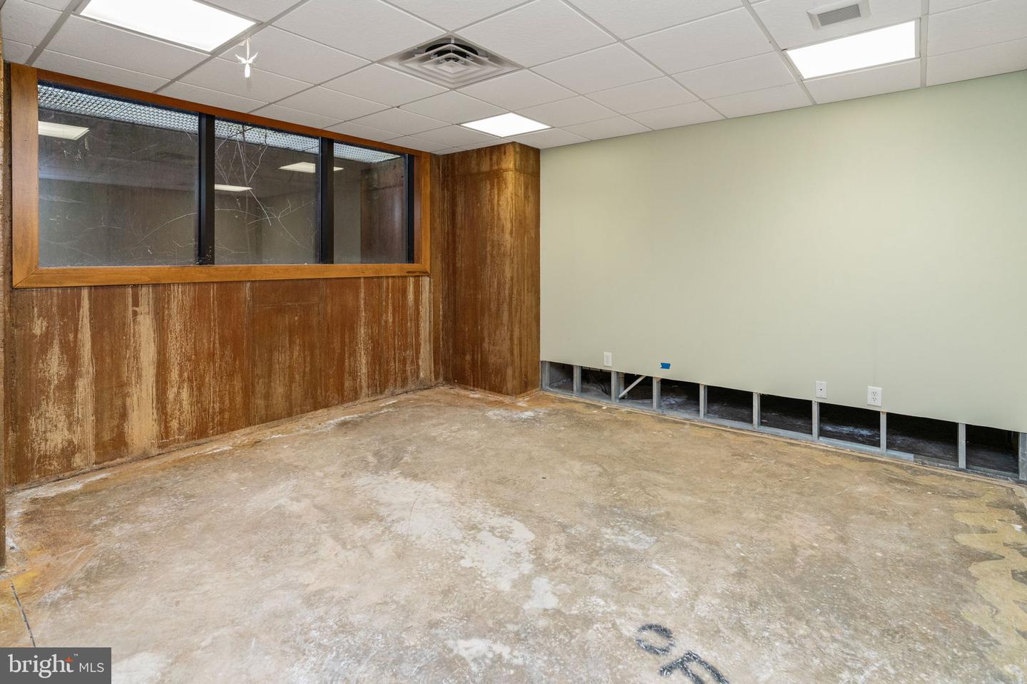1117 S Broad St Property Photo 16